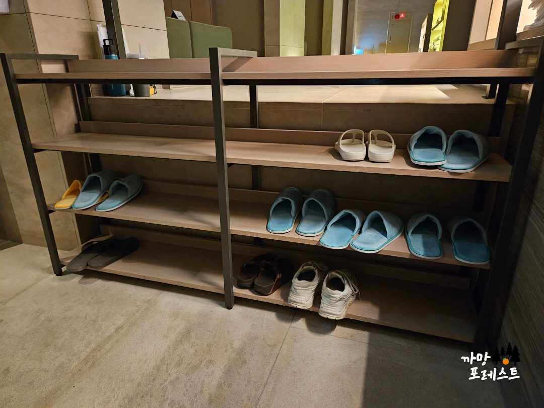 안다즈 서울 강남 수영장 슬리퍼