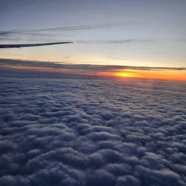 로마-상공-구름-위