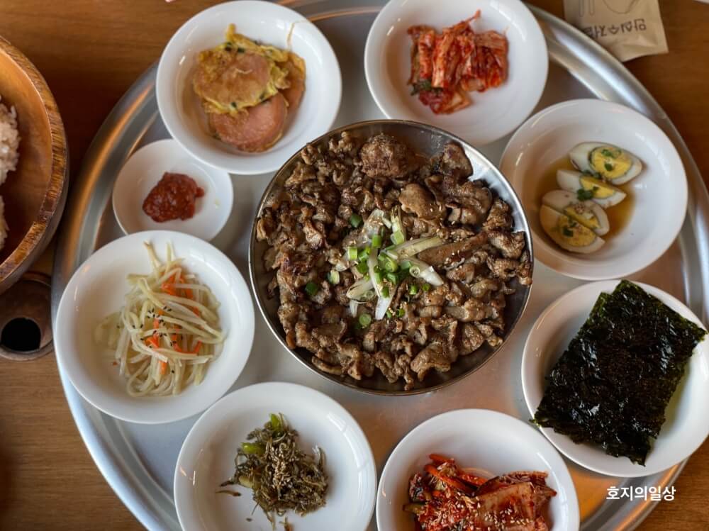 제주 중문 백반 정식 맛집 달팽이식당 - 음식 구성