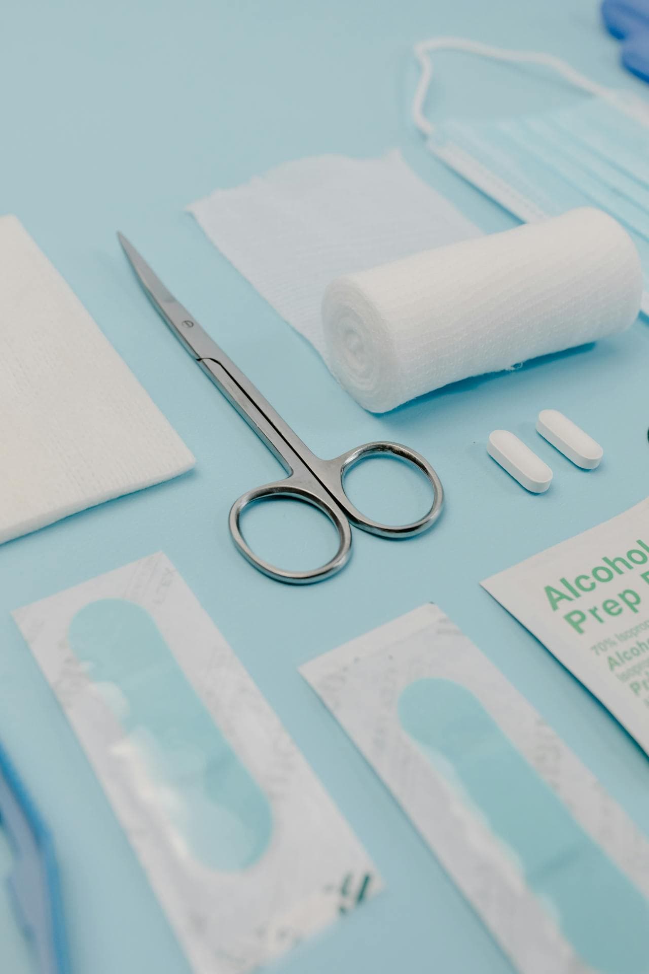 가정 비상약 키트 구성&mdash;밴드&middot;가위&middot;거즈