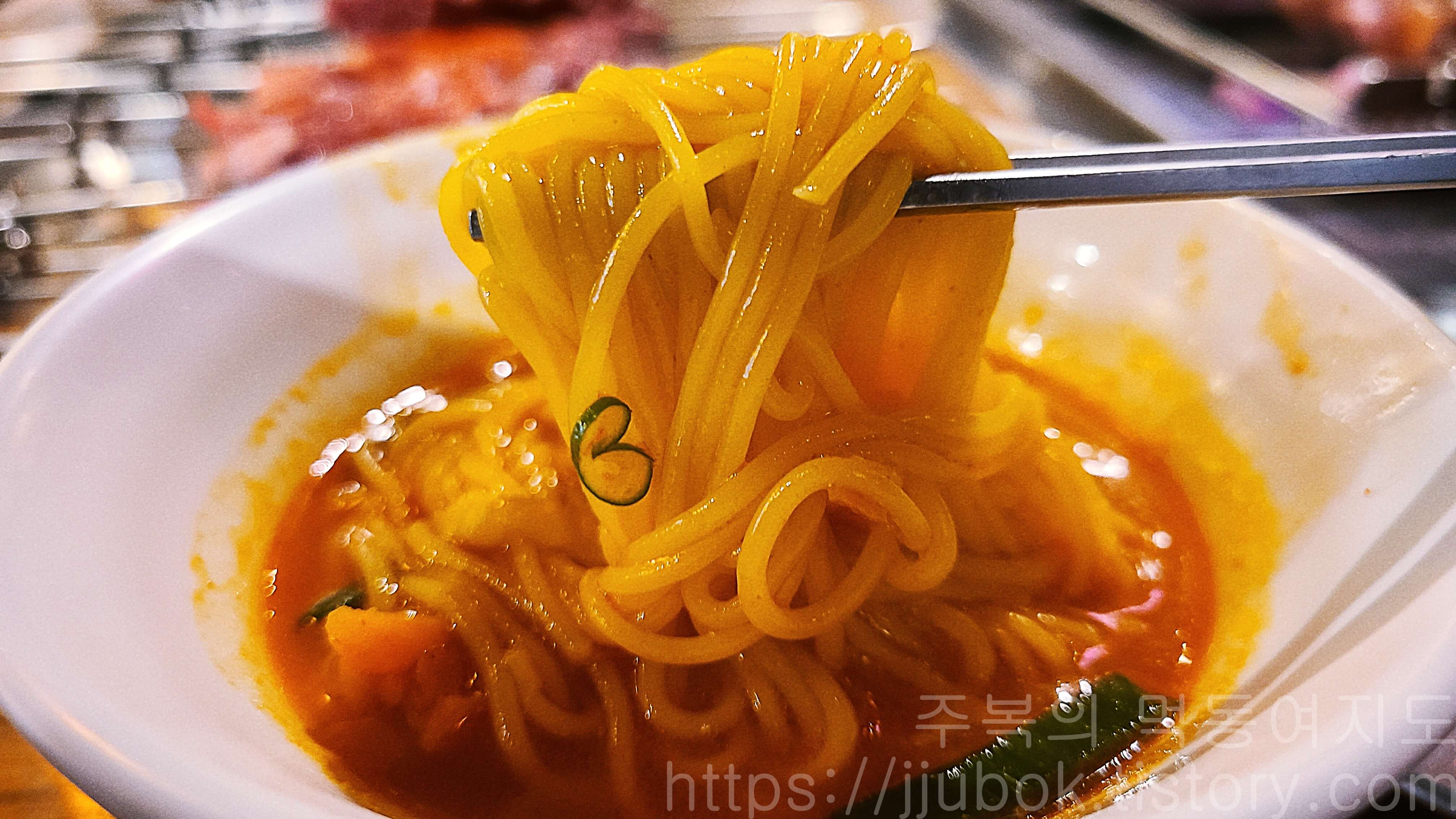 홍대-뜻밖에-양꼬치-온면-사리