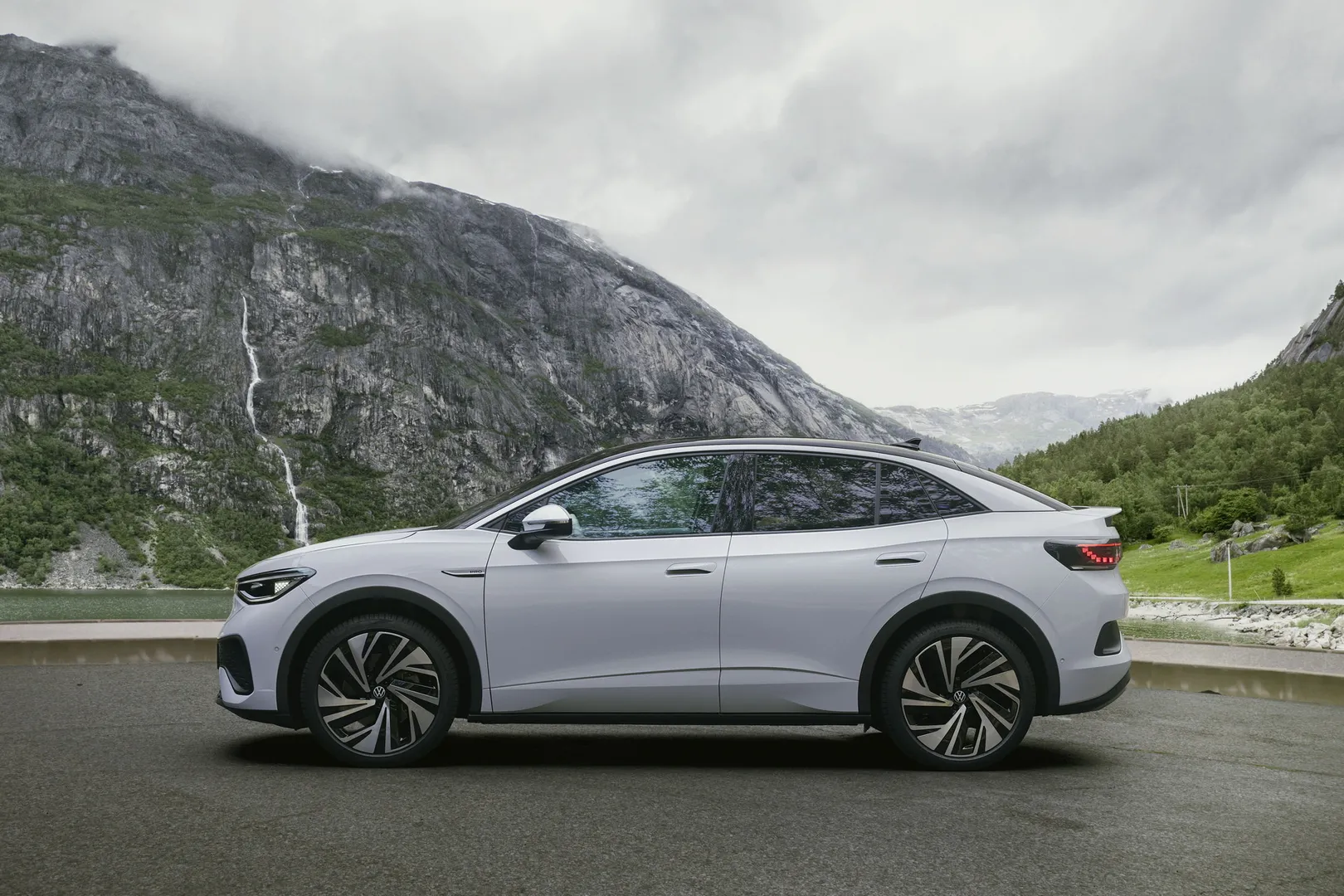 폭스바겐 ID.5 이미지