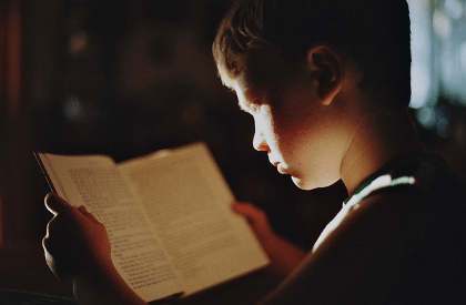 미래엔 교과서 PDF 무료 다운로드 전과목 e-book과 관련된 학습중인 학생 사진