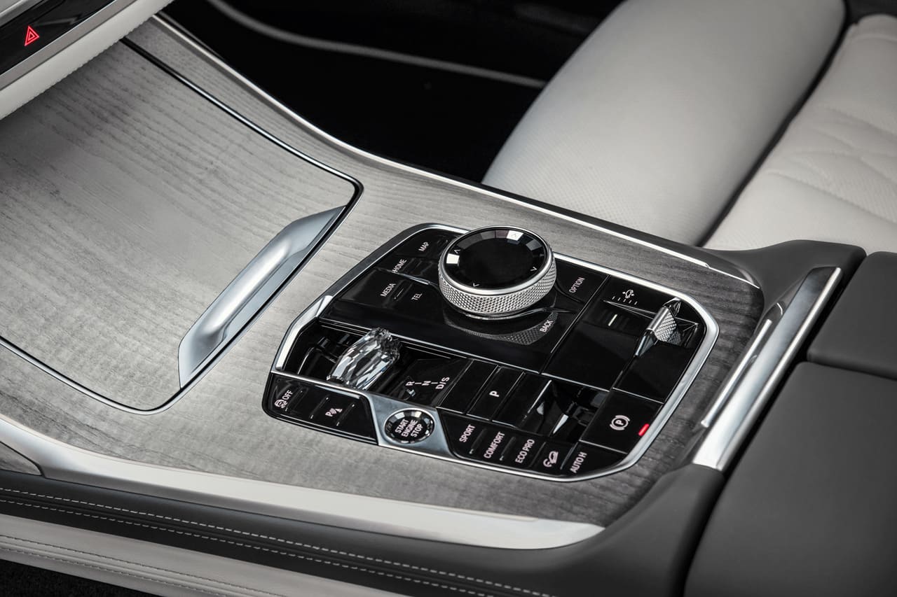 2023 bmw x7 m60i suv 9