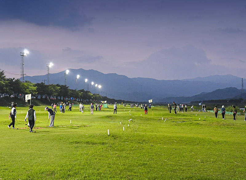 문경파크골프장 야간개장 라운딩 장면들입니다.

정말 환상적이네요.