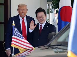 이재명-트럼프 펜 교환