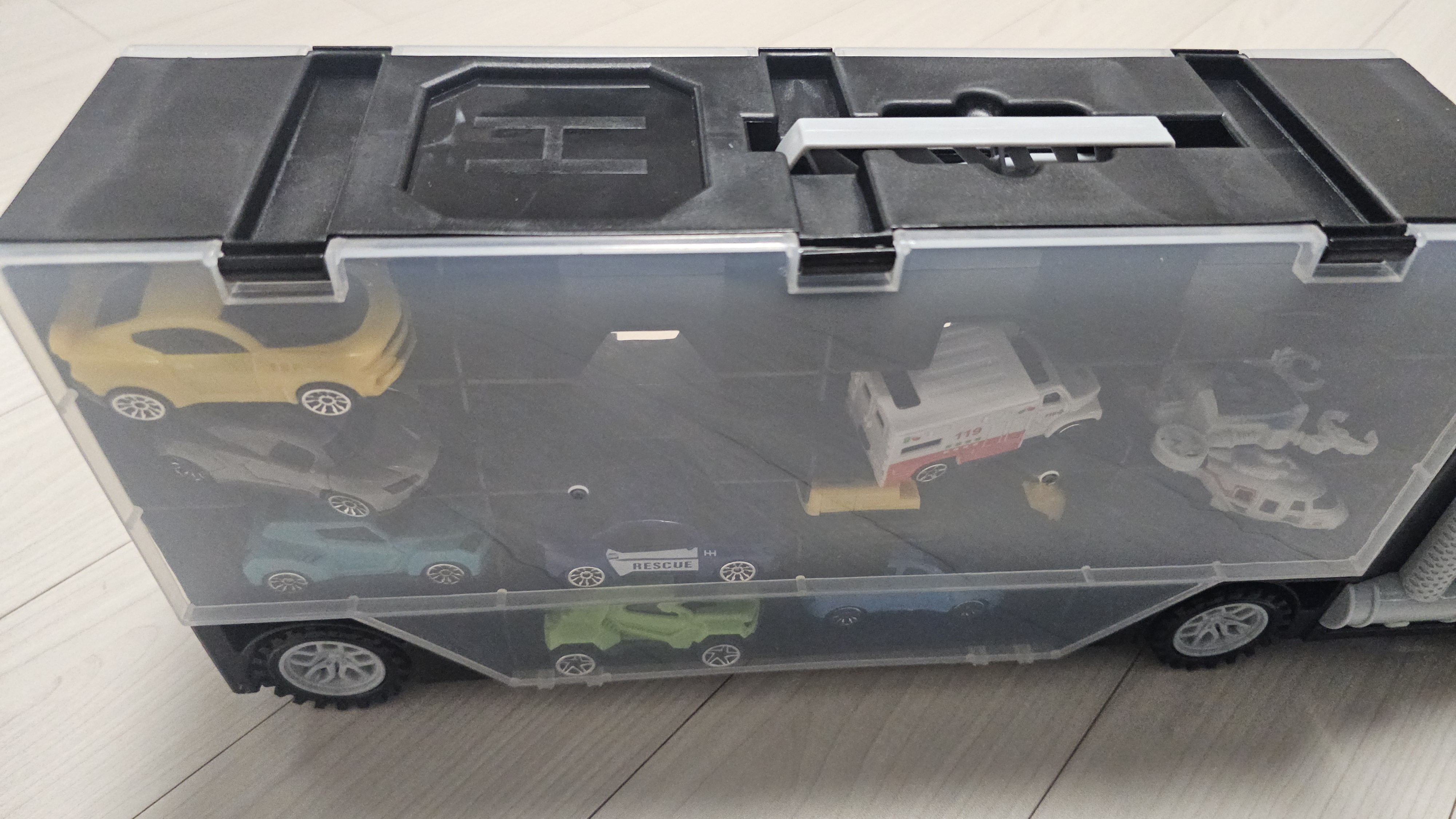 [키저스 트럭캐리어 미니카 세트] - 4살 아이에게 온 크리스마스 선물