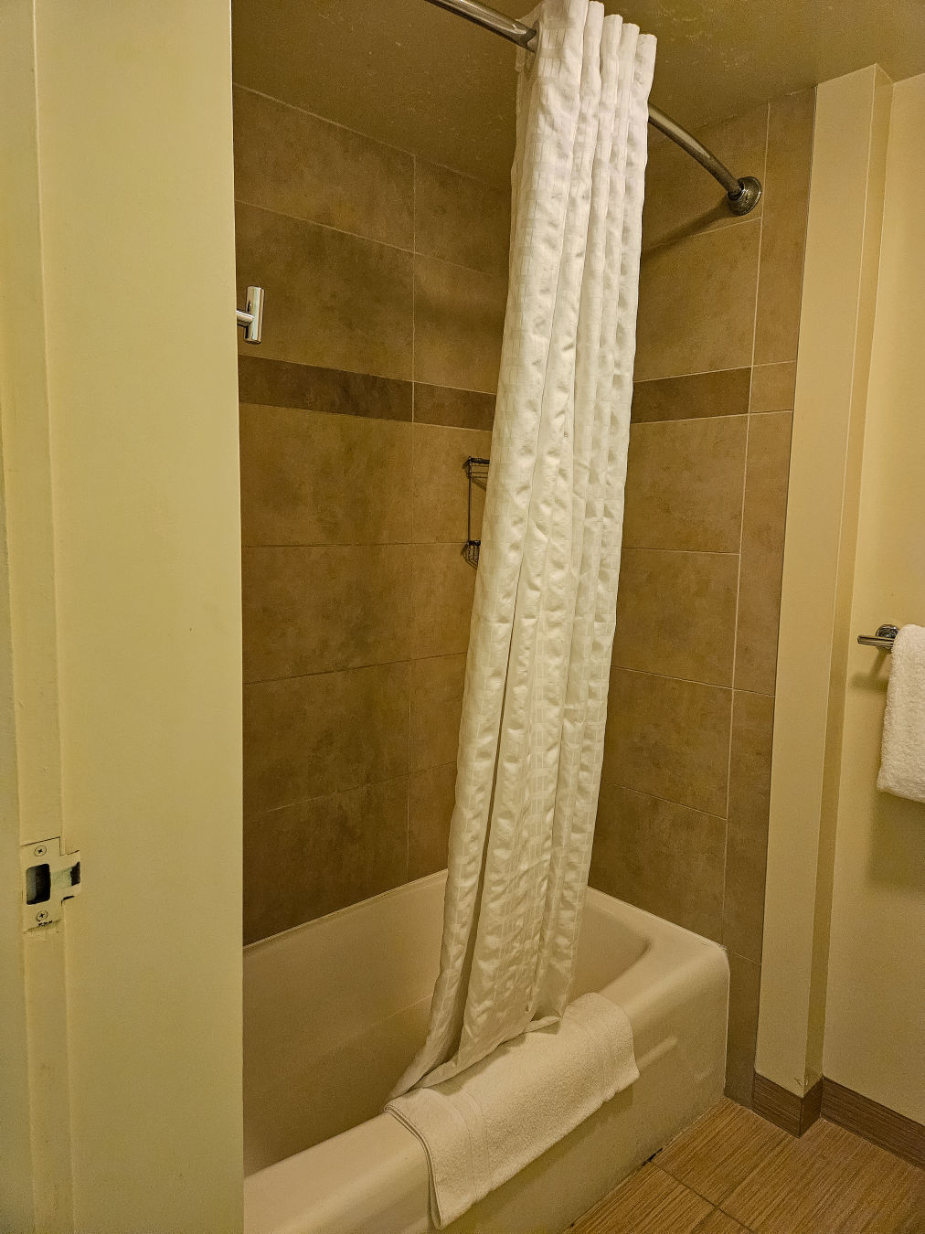 캐슬 힐로 하와이안 호텔 욕실