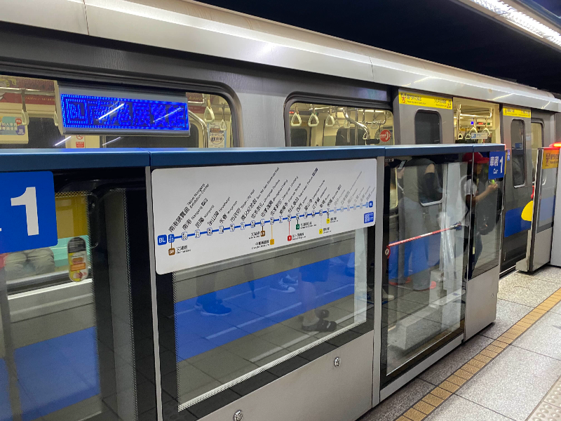 지하철을 타고 시면역 도착