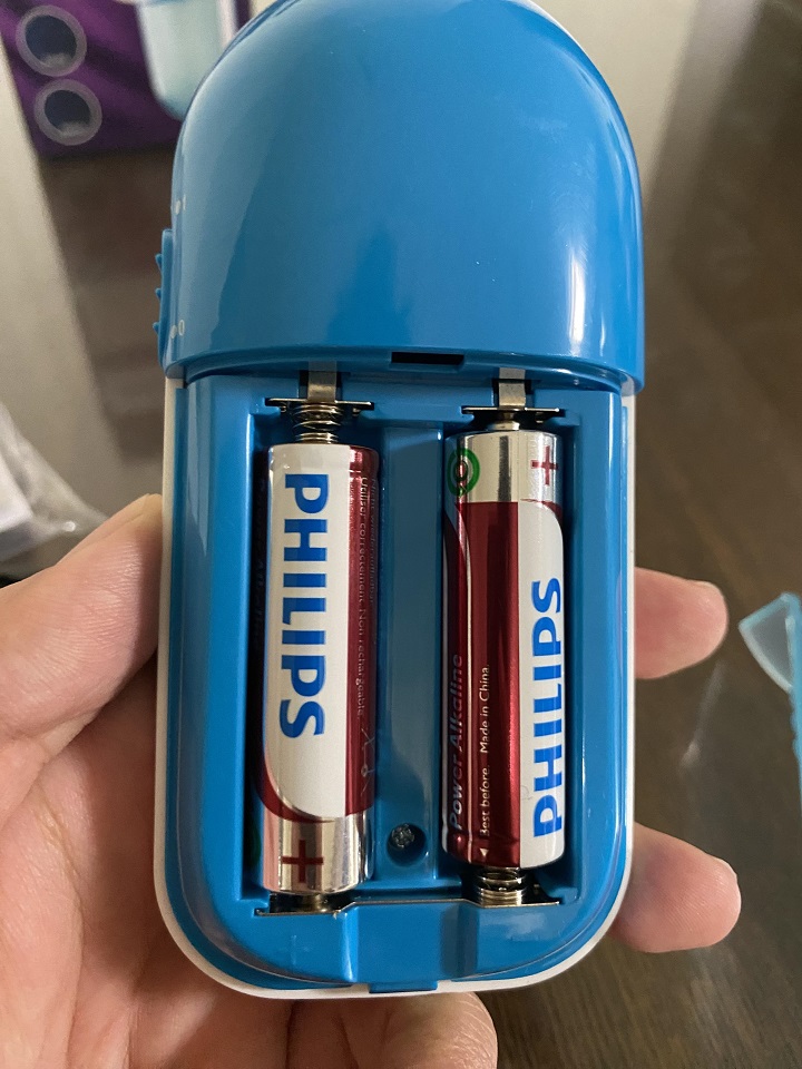 포장된-필립스-보풀제거기-뒷면-건전지
