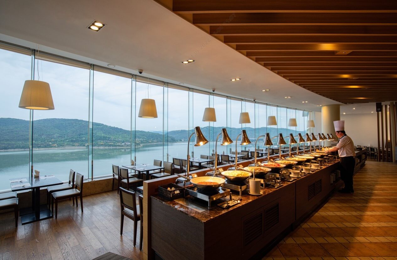 생방송투데이 3785회 우리 동네 홍(보)반장이 간다 APEC 성공 개최를 위해 홍반장이 간다, APEC 공식 숙소 소노캄 경주, APEC 2025 지정 음식점 고도벌한정식, APEC 회의 장소 경주화백컨벤션센터 (HICO)