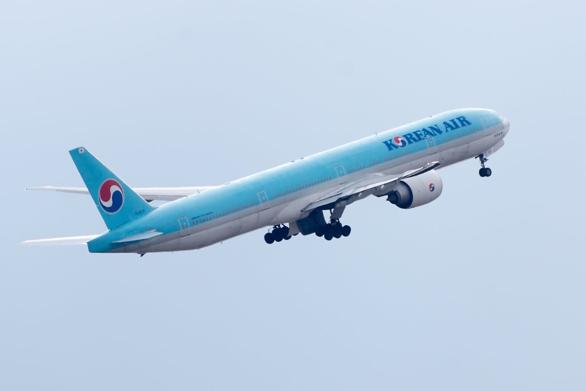 alt="비행기"