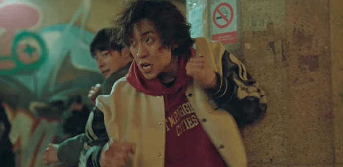 사냥개들 액션 장면