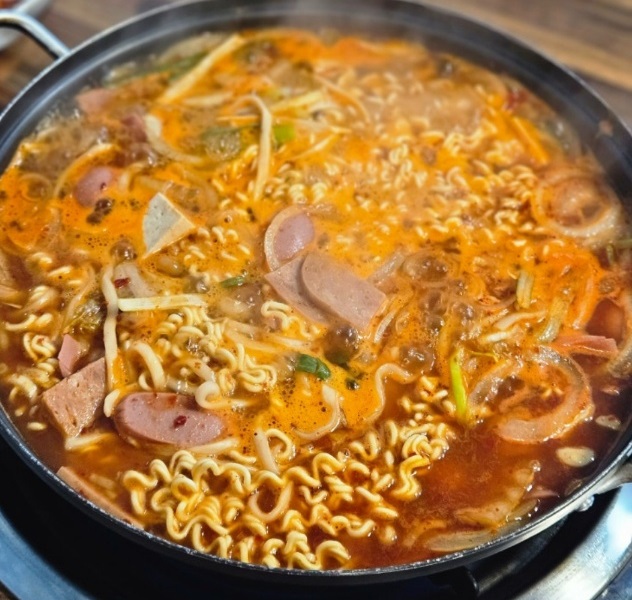 압구정동-38년전통-부대찌개-금성스테이크