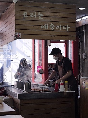 조리중인_직원분