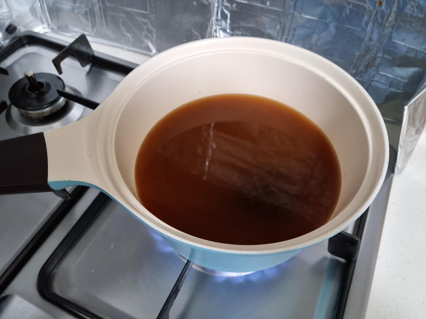 라볶이 끓이는 장면