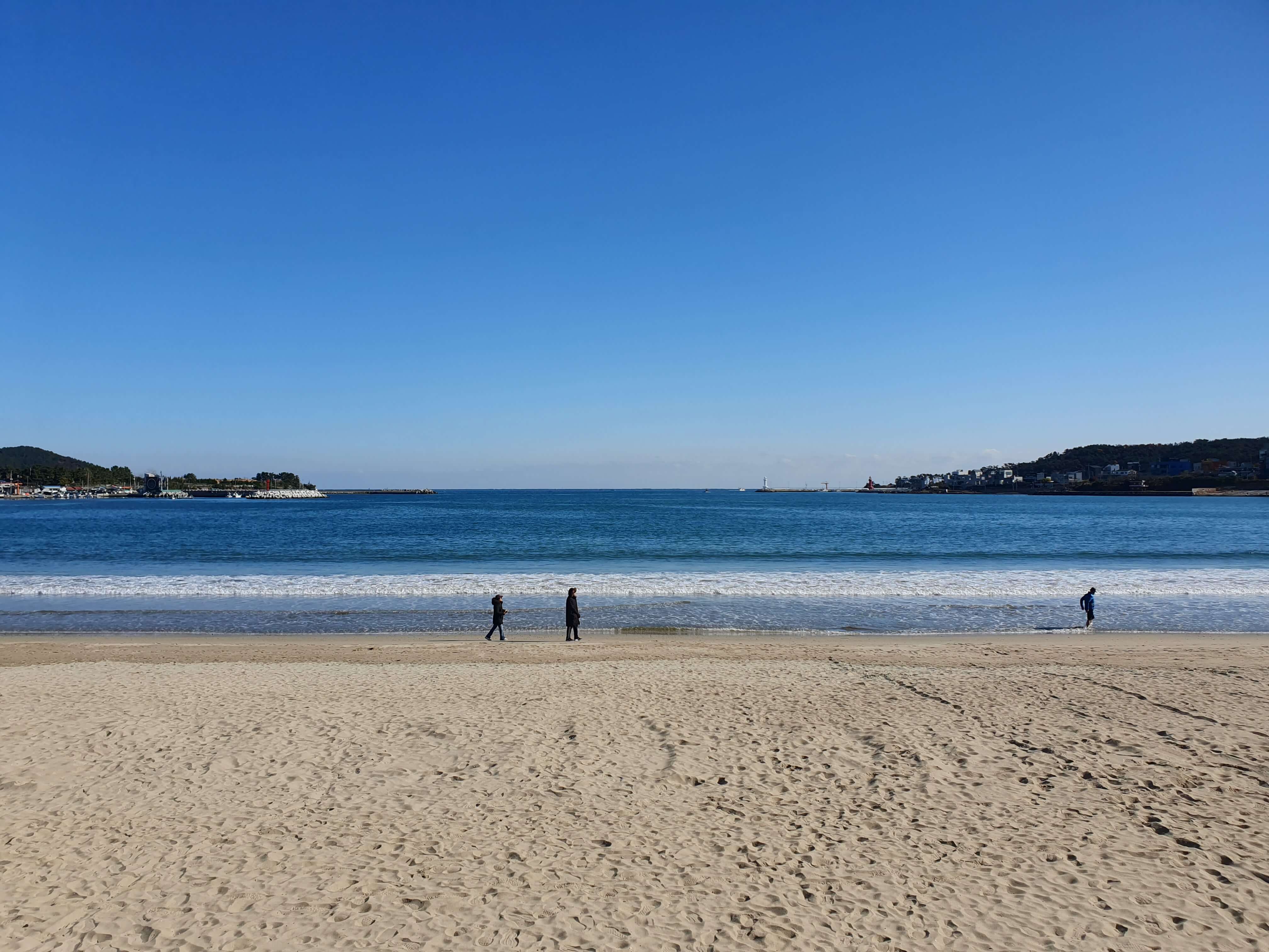 속시원한대구탕 앞 일광해수욕장 풍경