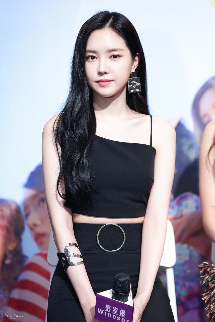 손나은 레깅스 완판녀