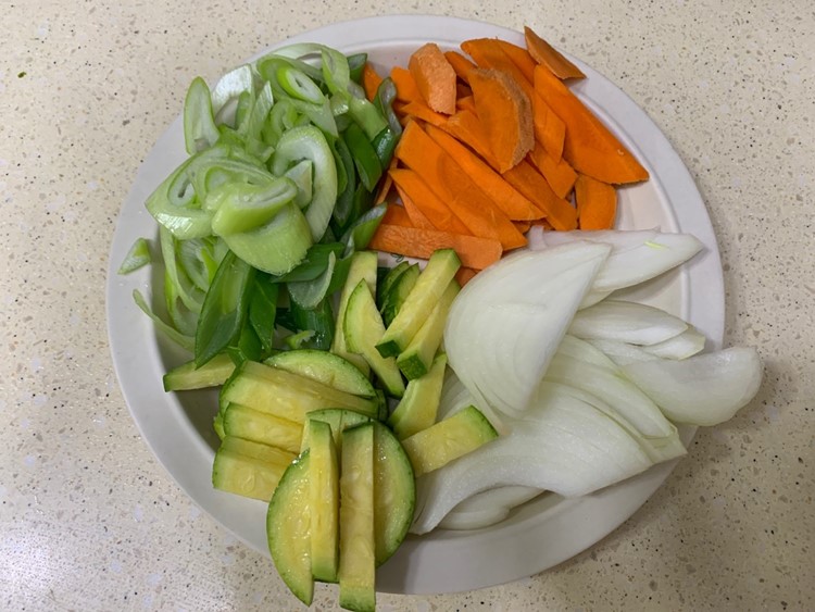 간장오징어볶음 - 야채 준비