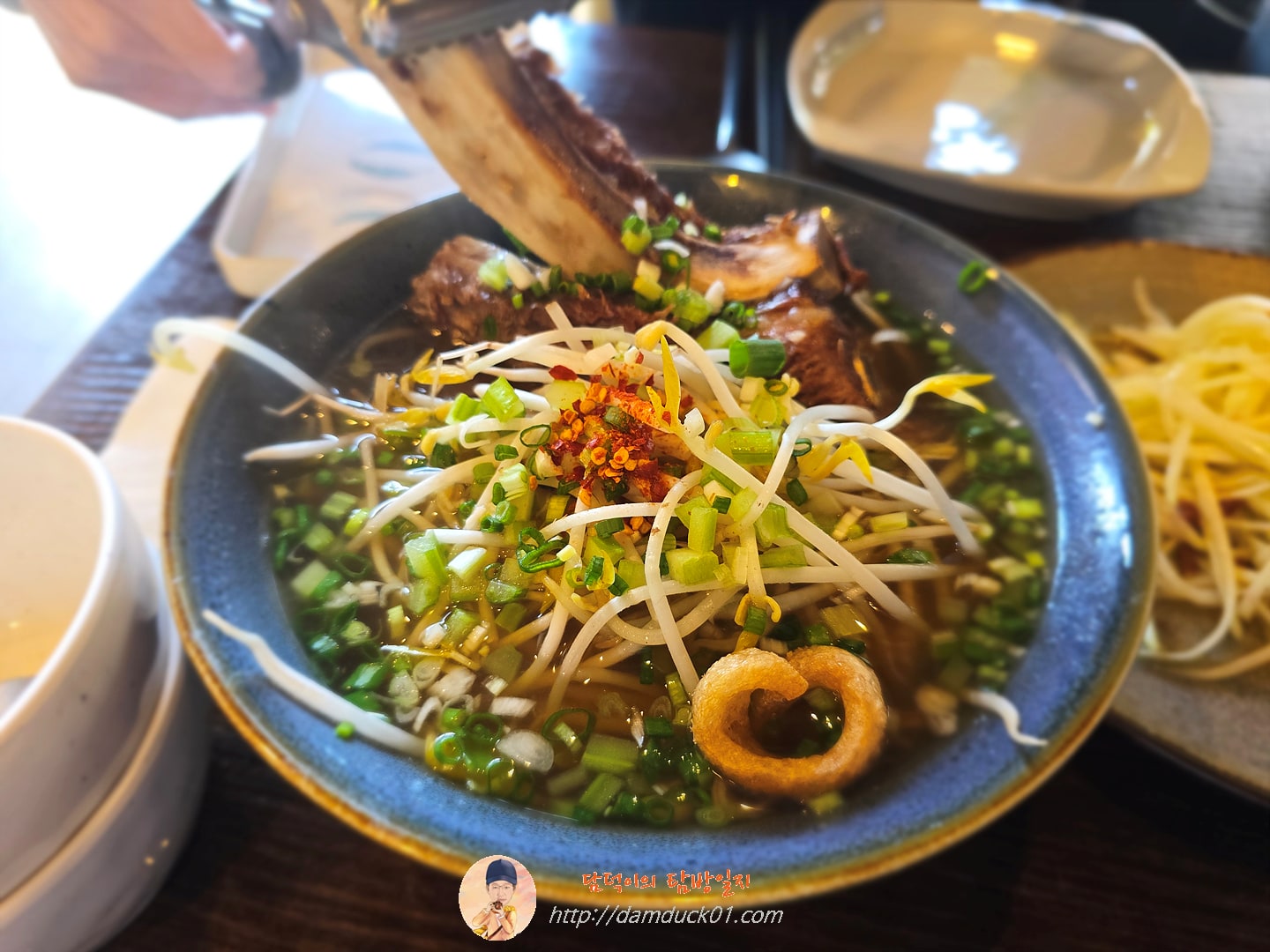 람부뜨리 쌀국수