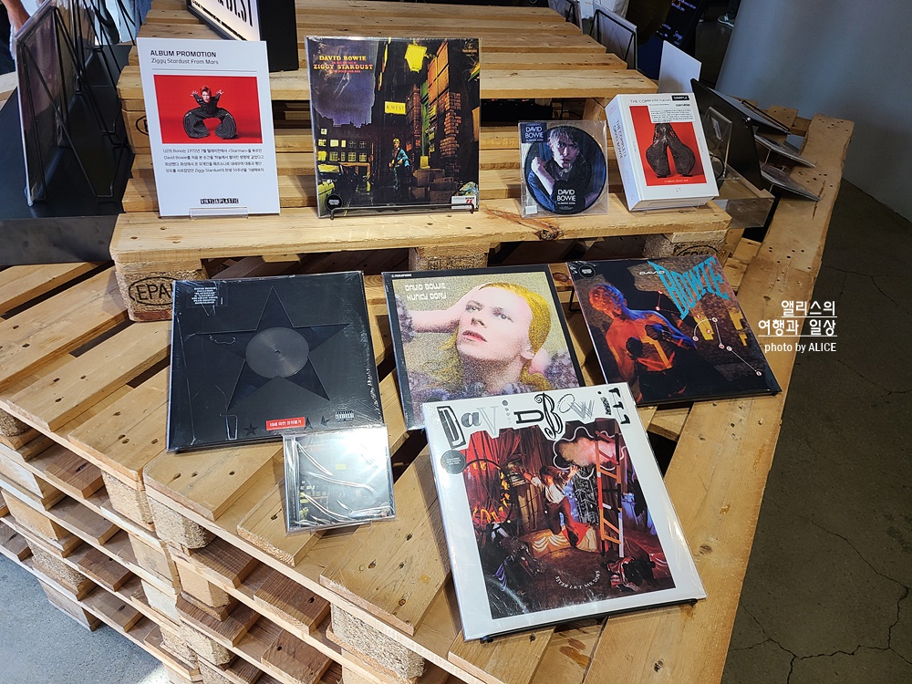 턴테이블 뉴트로 감성 가득한 바이닐앤플라스틱, LP 무료 감상하기, 이태원 가볼만한곳