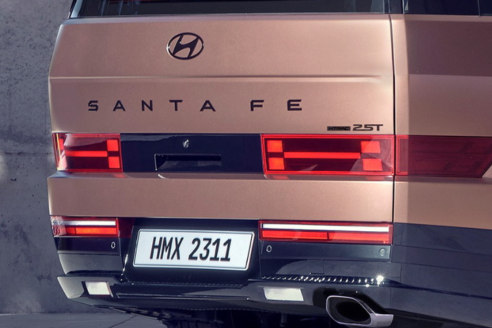 2023 싼타페 뒷모습