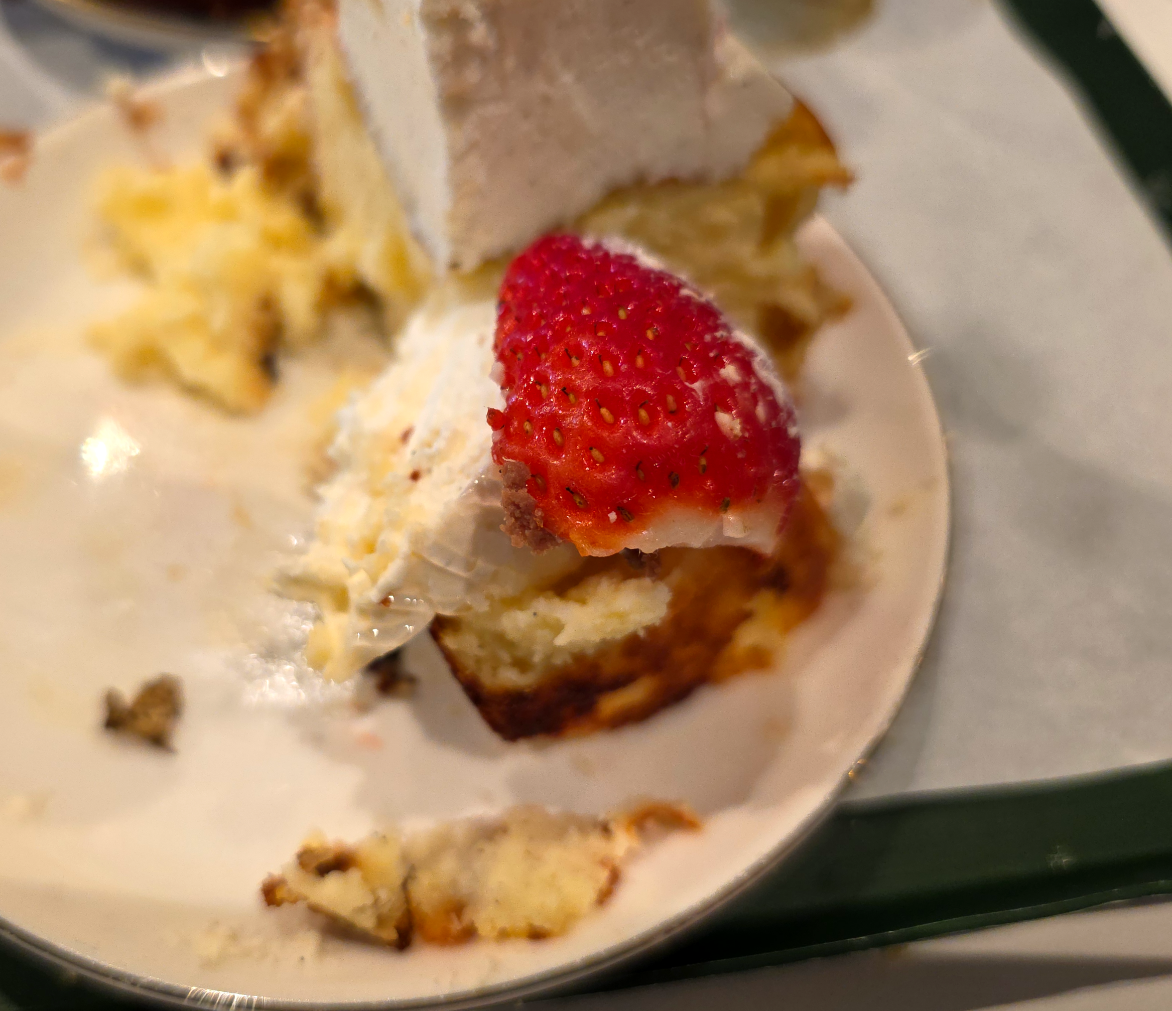 강남역퍼스트커피랩딸기바닐라빈바스크