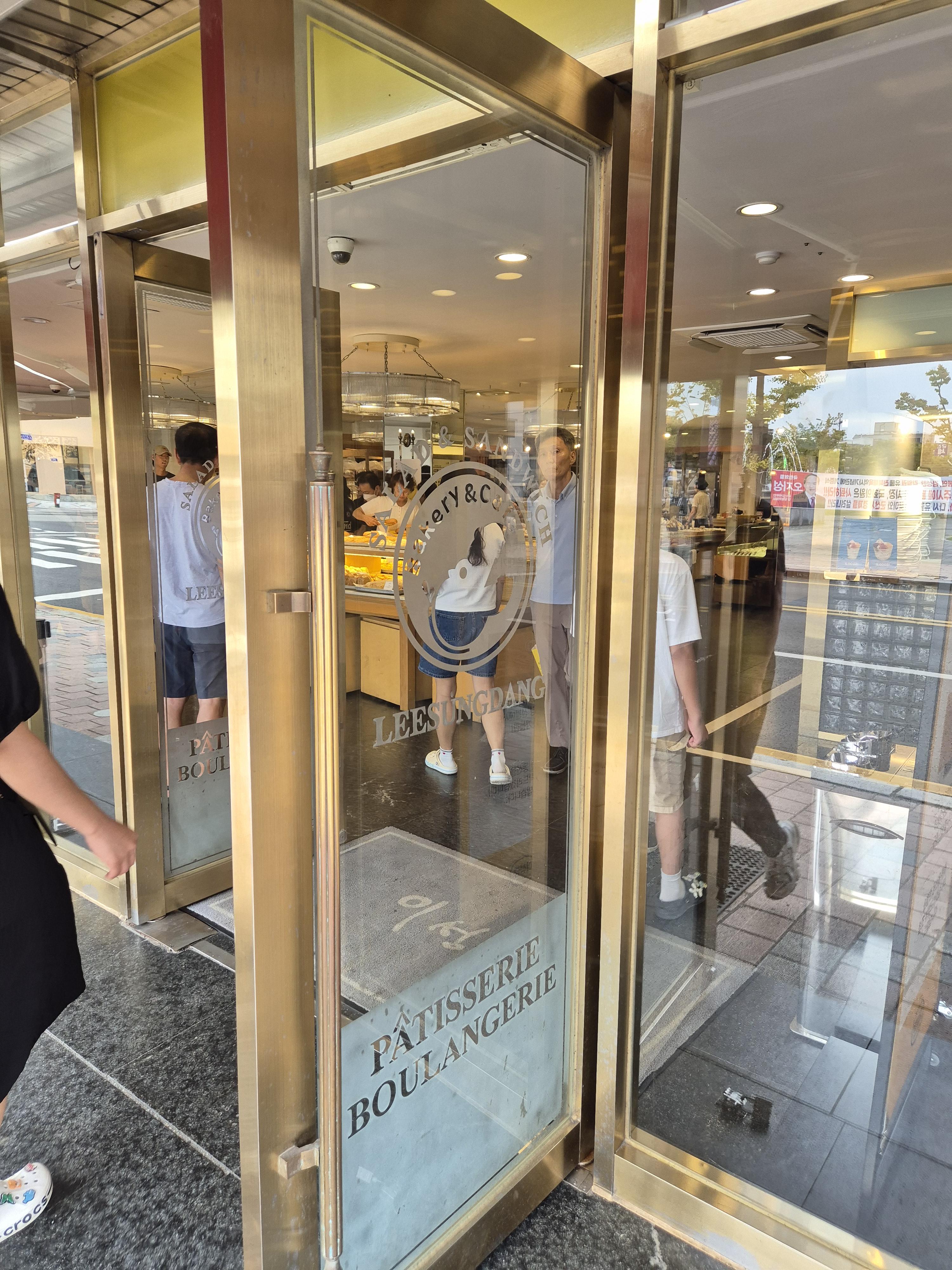 군산 이성당 본점 입구