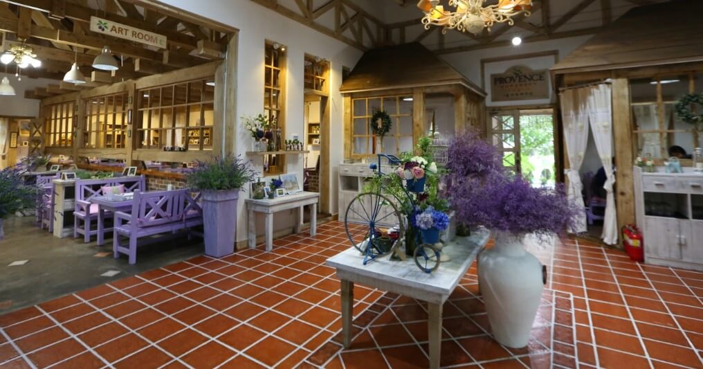 청도 프로방스 빛축제에서는 산타마을 빛축제도 함께 열립니다.