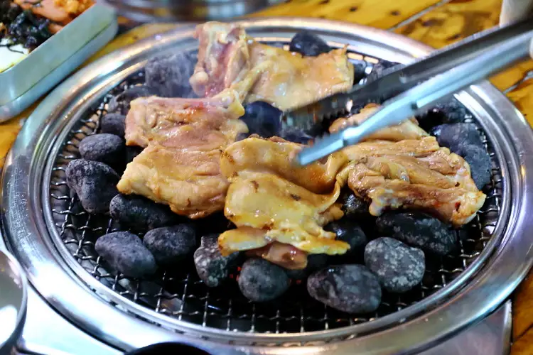 강촌에서 맛보는 이런 조합 봤나 춘천을 홀린 맥반석 숯불 문어 닭갈비 맛집 추천 생방송투데이 리얼맛집 오늘방송 소문의 맛집