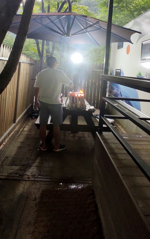 밤에도 밝은 조명