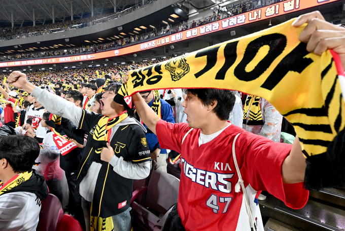 KBO 포스트시즌 역사상 첫 서스펜디드 게임