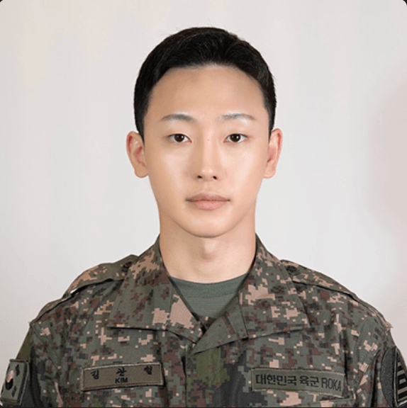 취사병 전설이 되다 등장인물 김관철 상병