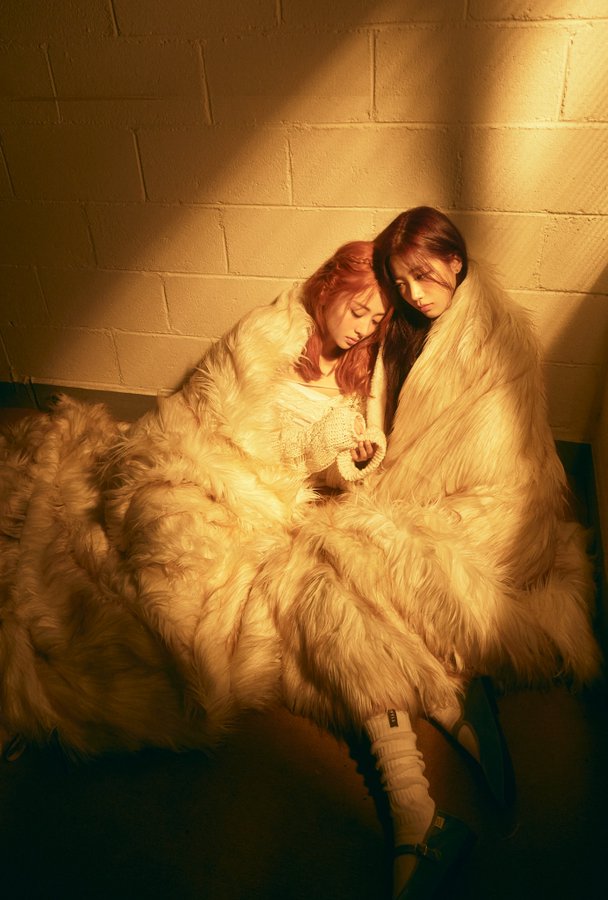 LE SSERAFIM 3rd Mini Album 'EASY' CONCEPT PHOTO SHEER MYRRH