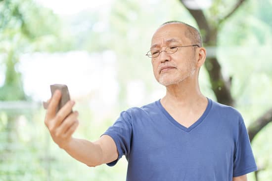 노안(Presbyopia): 원인, 증상, 치료법 가이드