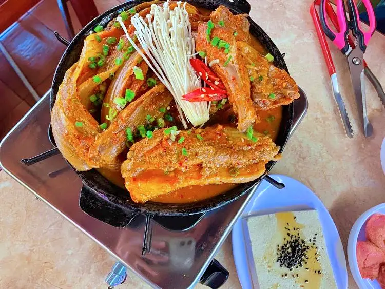 줄서는식당 대식가 방 성훈 추천 묵은지 무쇠 솥뚜껑 김치찜 한돈 생삼겹살 한우 차돌박이 해남 된장찌개 맛있는 식당 신당역 황학동 맛집 소개