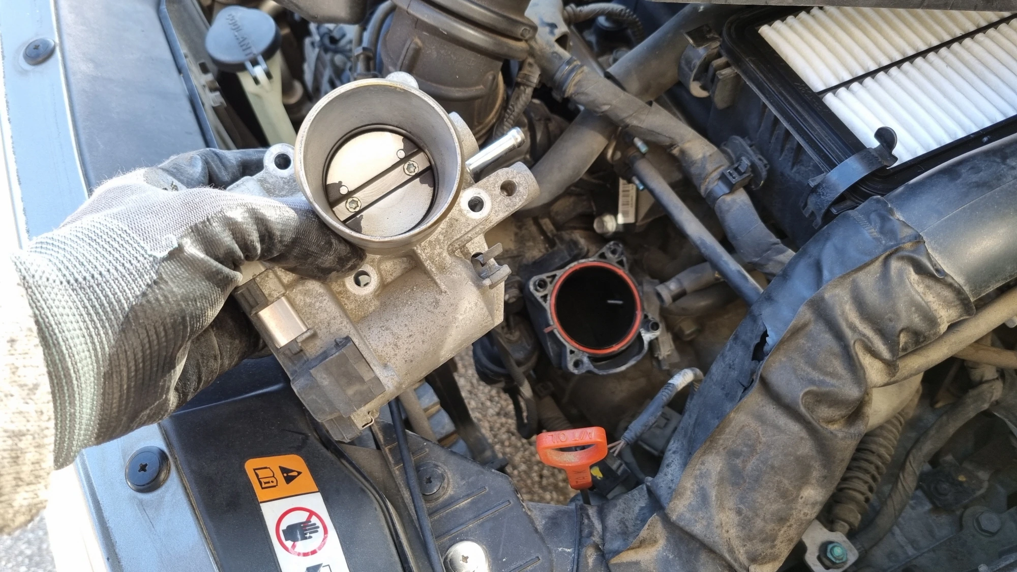 스로틀바디 분리 완료 모습