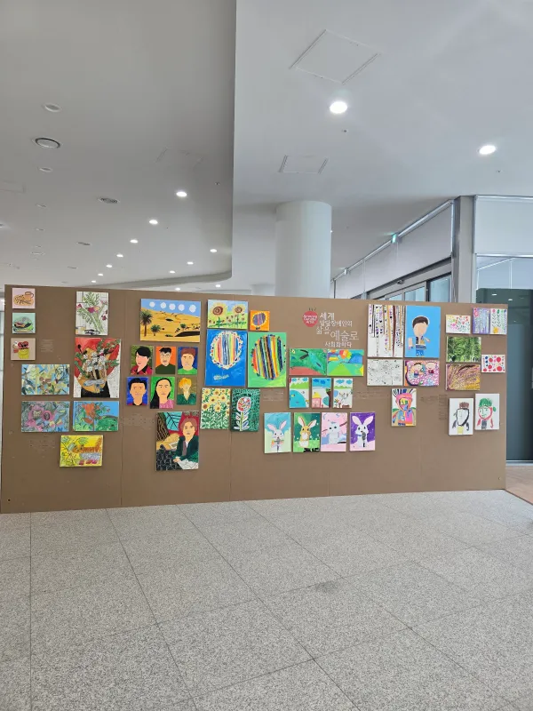 양평도서관-전시회 작품들 사진