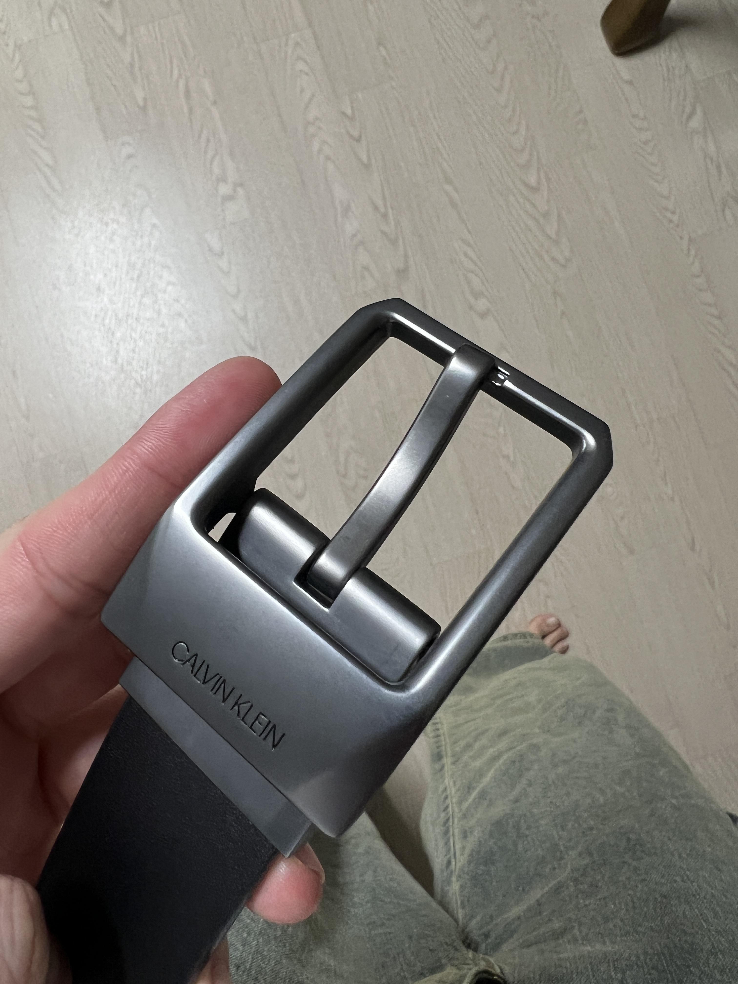 간결한 버클 디자인