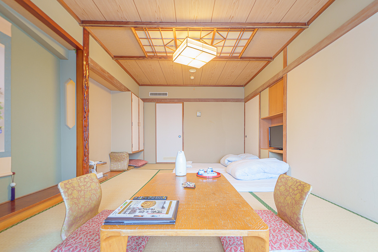 Toya Kanko Hotel: A Winter Lake View and Japanese Meals — original photograph 7