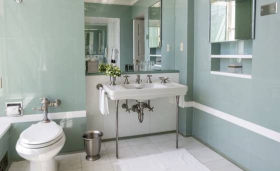 트럼프, 백악관 욕실 리모델링 유광대리석 황금빛 휴지까지 기간 비용