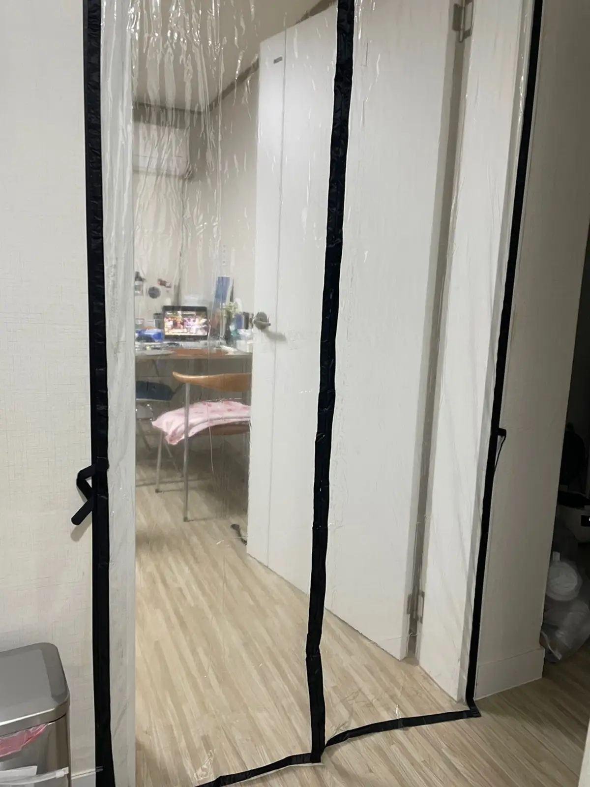 난방용품-홈풍차단-설치-모습