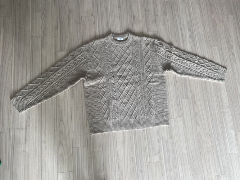 무신사스탠다드 무탠다드 아란 케이블 크루 넥 니트 [오트밀]