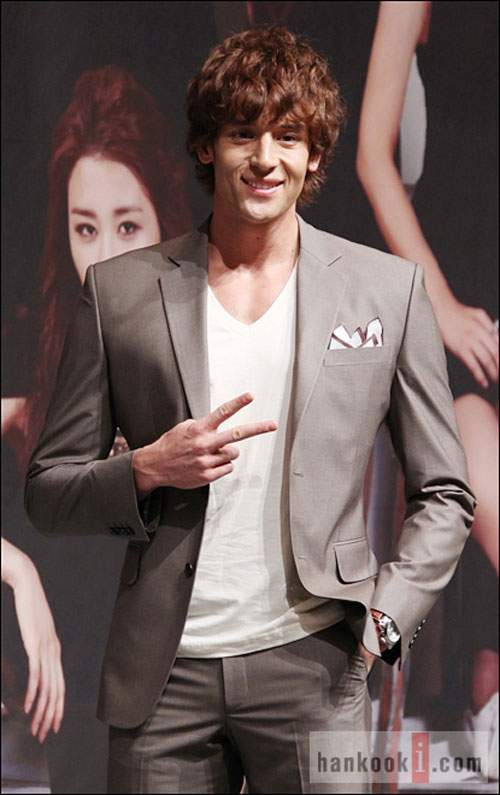 줄리엔 강 나이 프로필