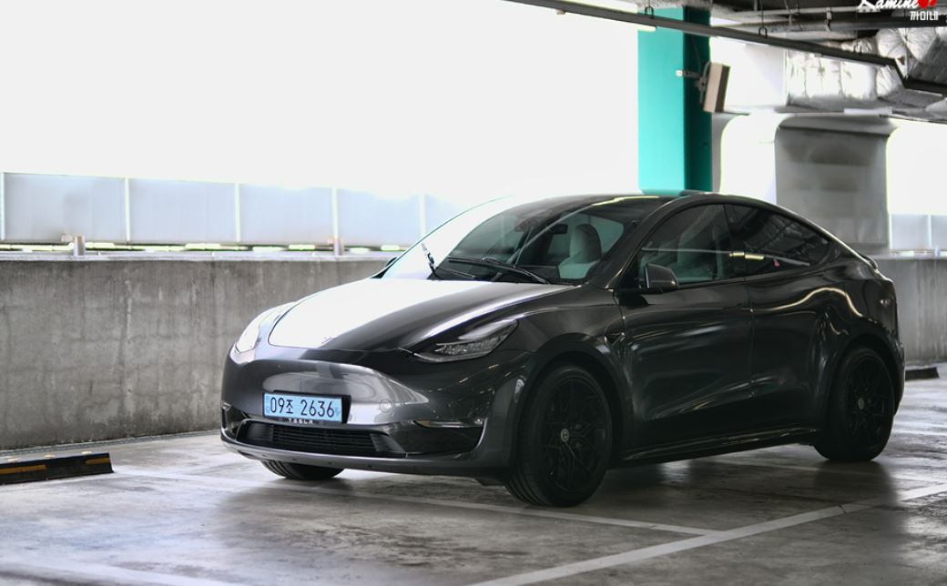 테슬라-모델y-black