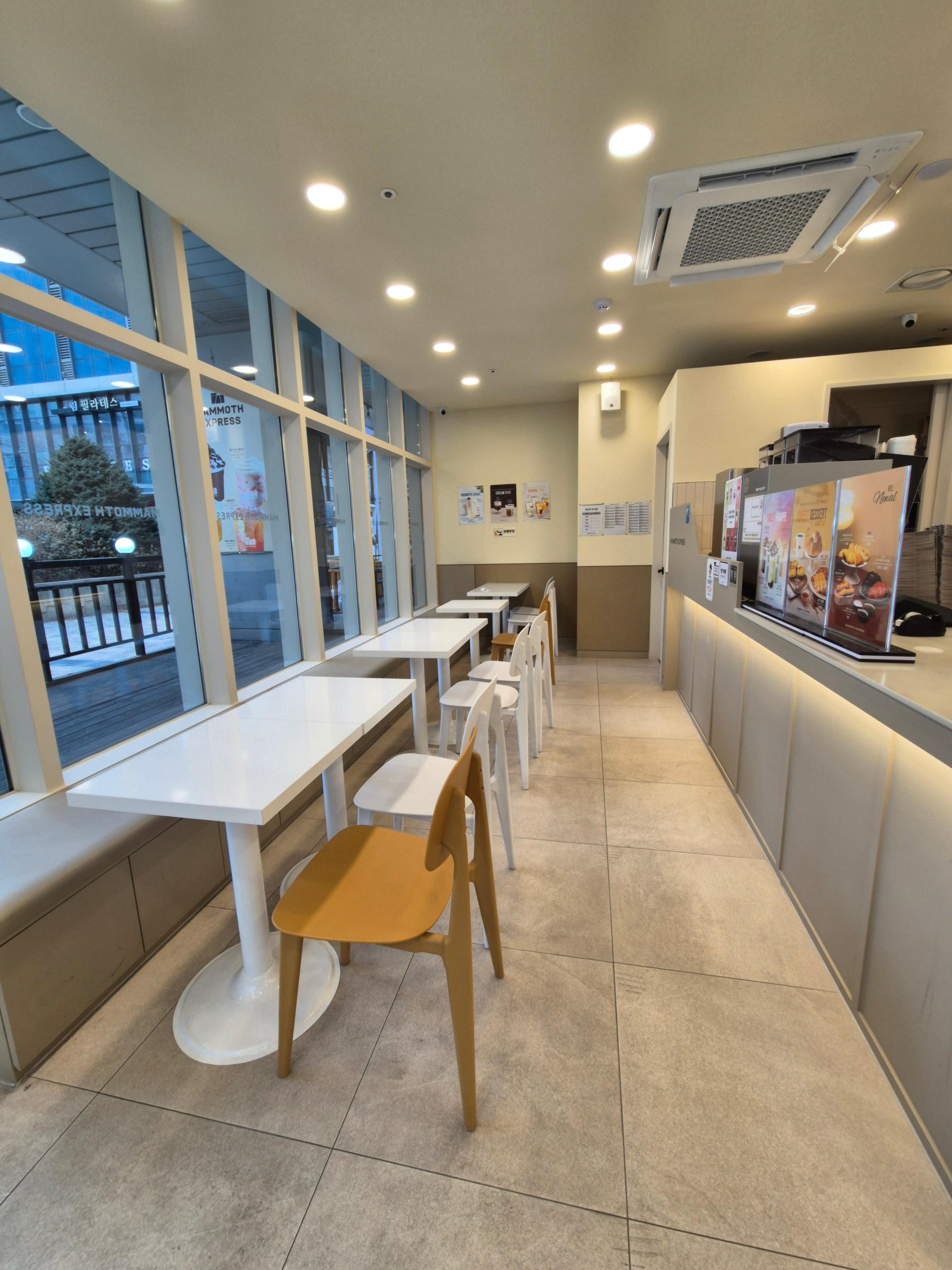 매머드 익스프레스 내부