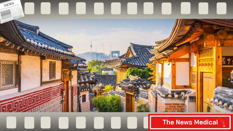 서울 북촌과 삼청동의 비 내리는 골목길