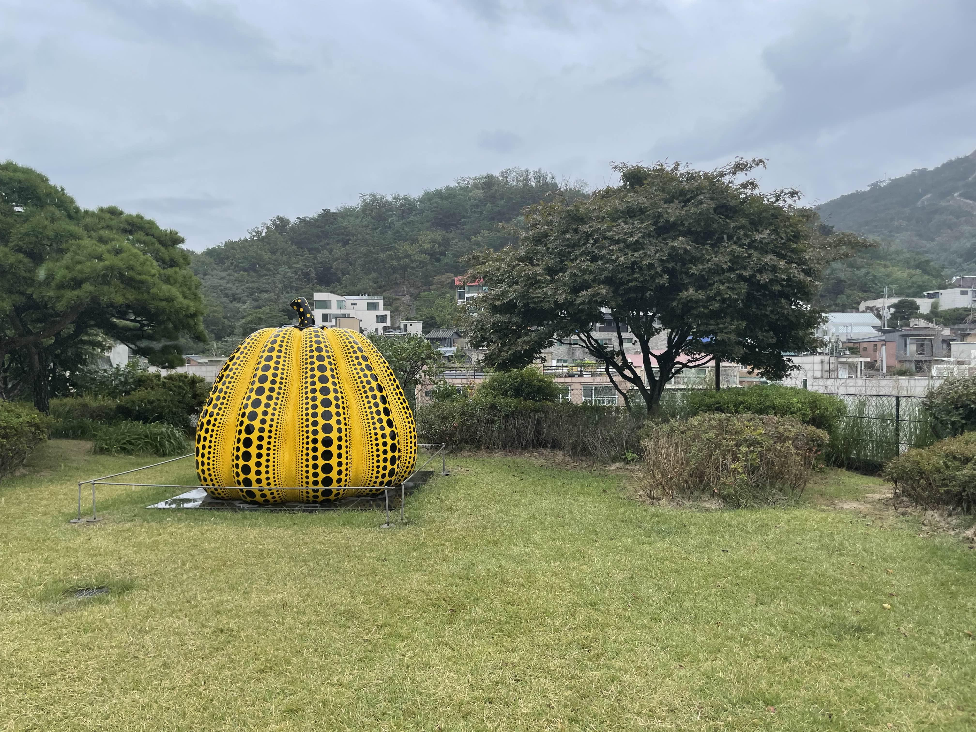 쿠사마 야오이 - 노란 호박