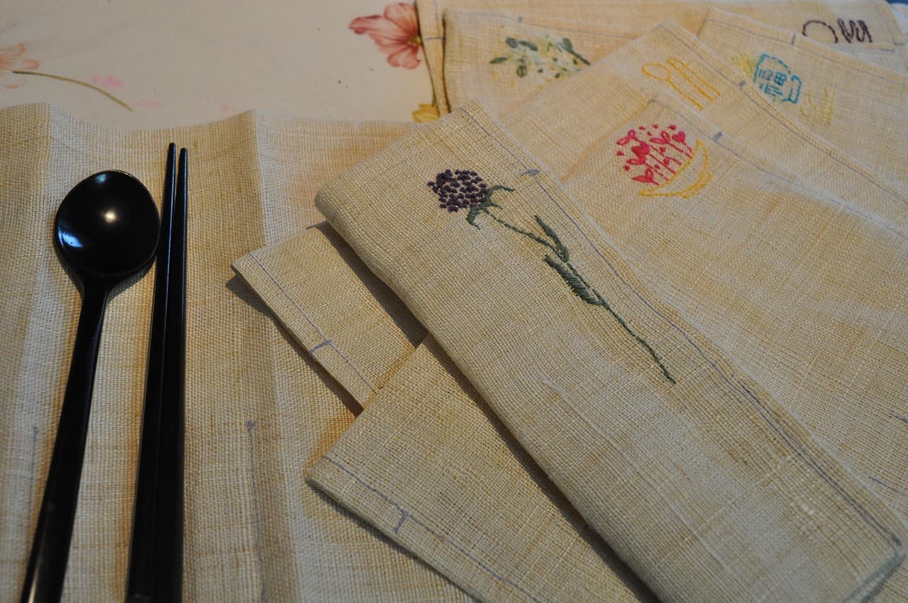 옻칠, 시간을 입힌 공예 — 느림의 미학이 만들어낸 감성 디자인