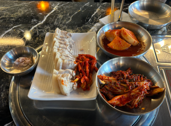 생방송 오늘N 인천 중구 한우사골 칼국수와 무한리필보쌈